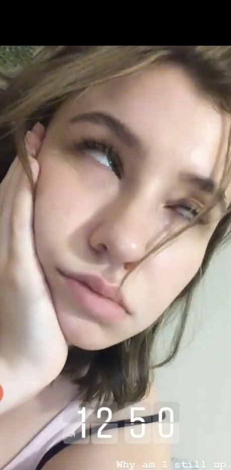 Katelyn Nacon naked star image