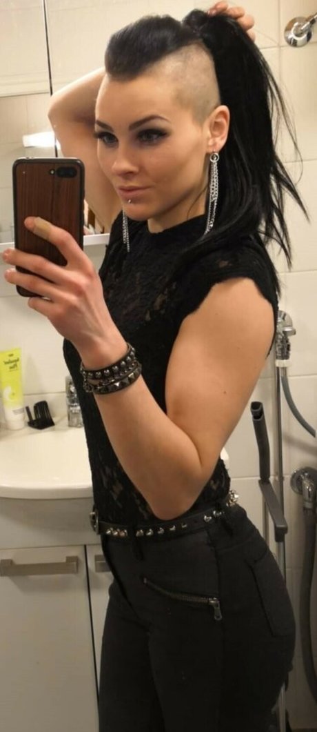 VMissyB model hot photo