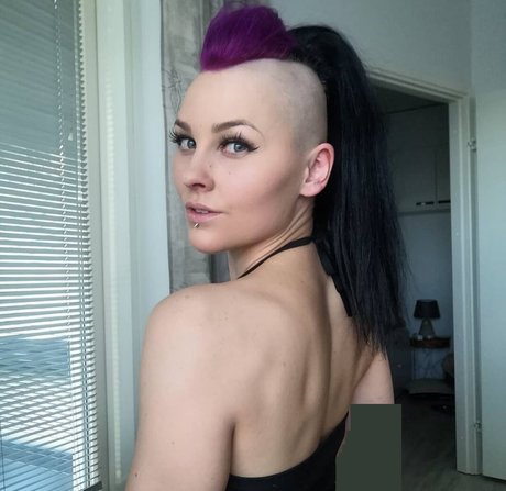 VMissyB exclusive model photos