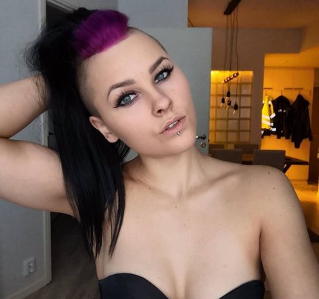 VMissyB pornstar nude galleries