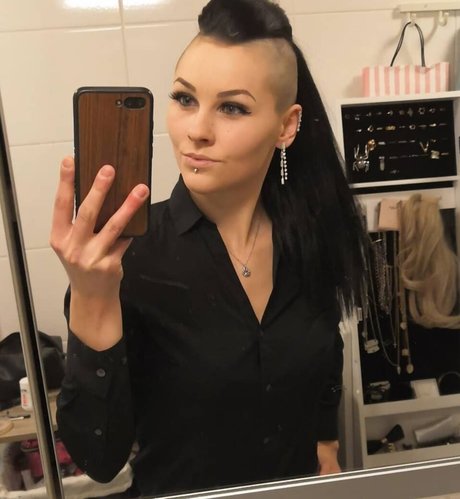 VMissyB perfect actress pictures