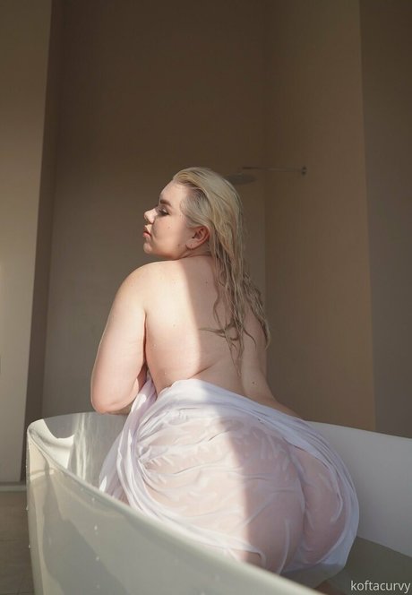 KoftaCurvy erotic star img