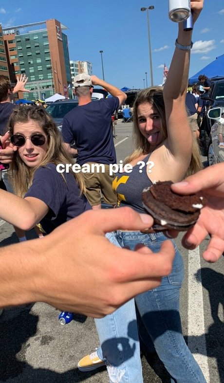 Jolie B top pornstar img