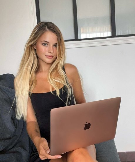 Nolwenn Dis xxx star image