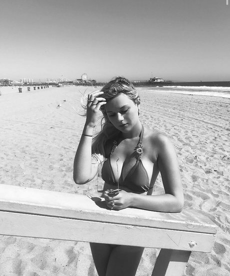 Nolwenn Dis pornstar hot images