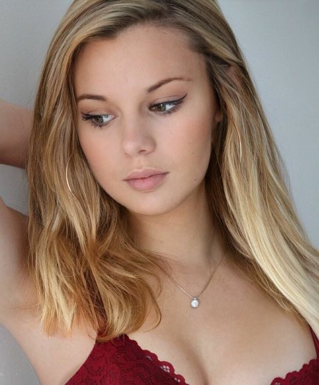 Nolwenn Dis model hd img