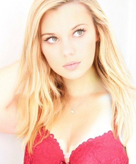 Nolwenn Dis hd pornstar img