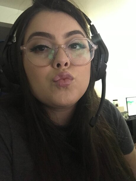 Sundae model nice pictures