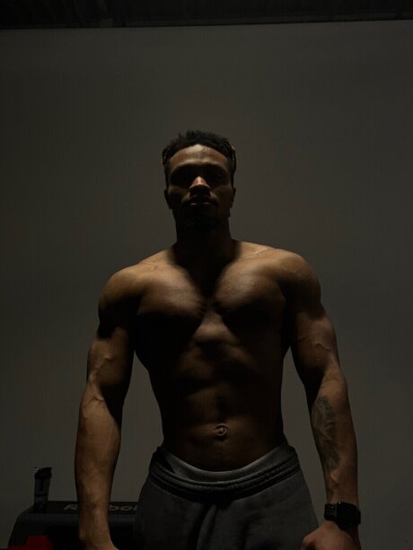 Troniooo model top pics