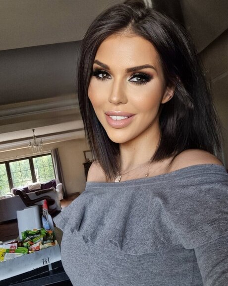 Brunette1987 hot star image