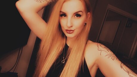 ToxiiccBarbiee xxx pornstar images