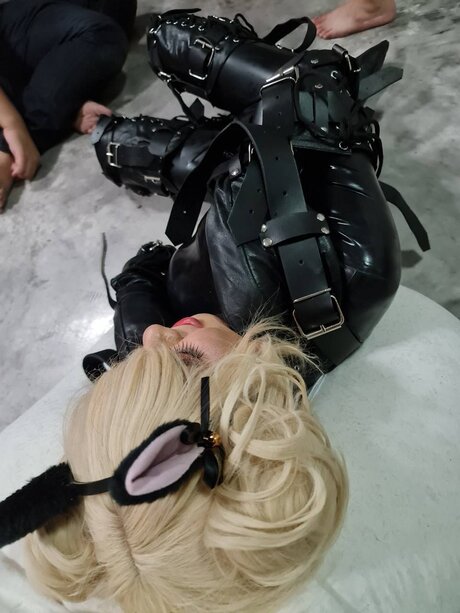 KuroCros star sexy photo