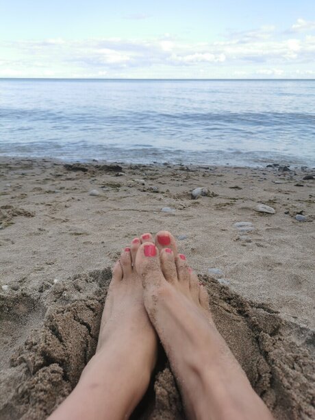 Feetique model best pic