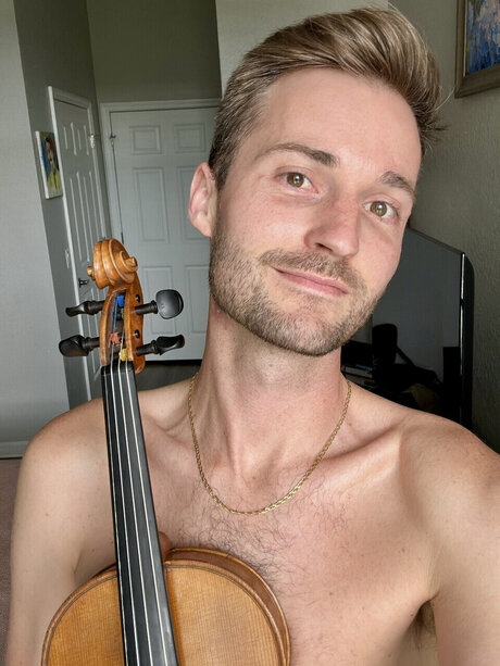 A Naked Violinist hd model pic