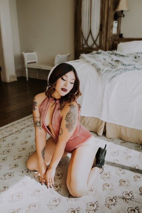 lxxxluna model erotic photos