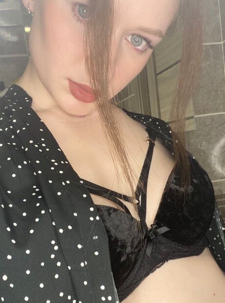 KittyOlga model pornographic image