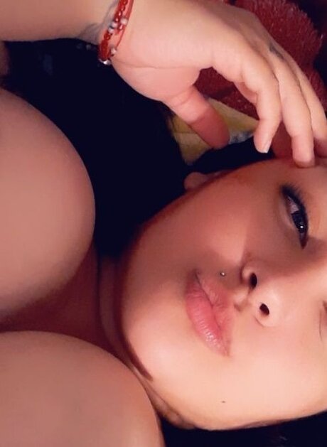 KweenVee erotic star pictures