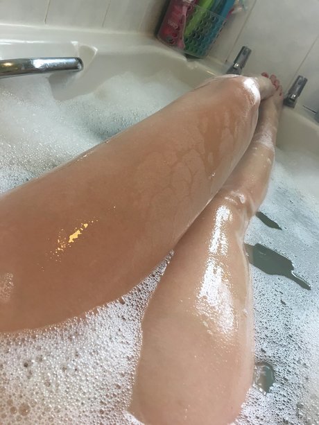 Bbgumbitchh star naked photo