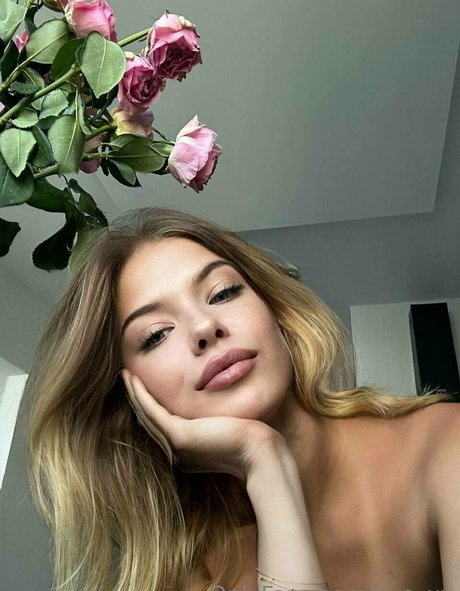 eva xx pretty model picture