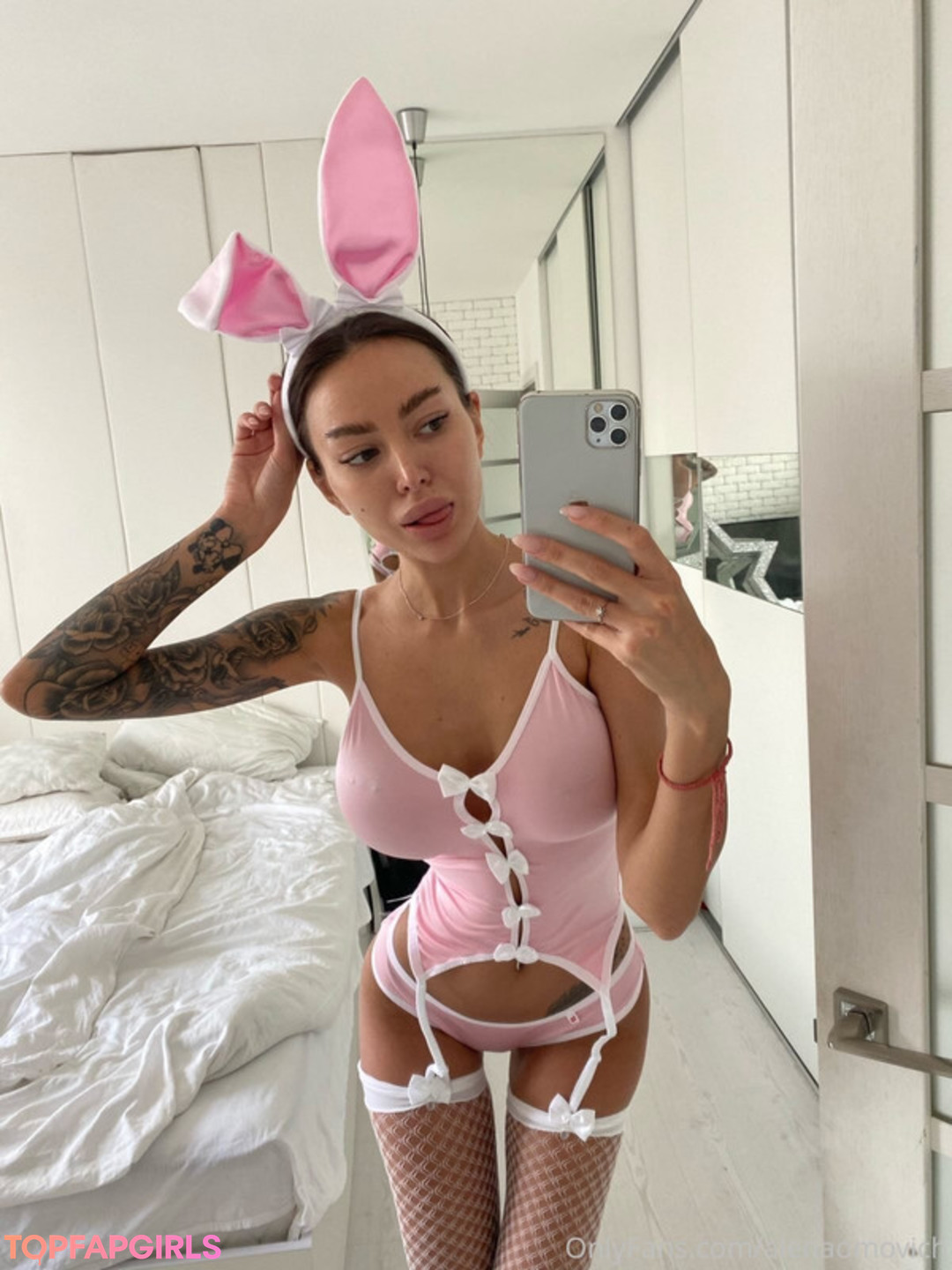 Alena Omovych model sexy pictures