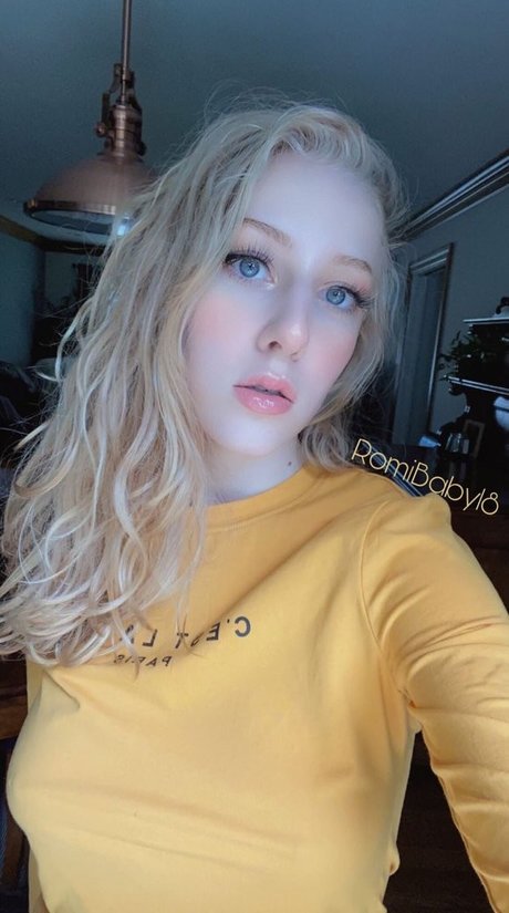 RomiBaby18 pornstar sex photo