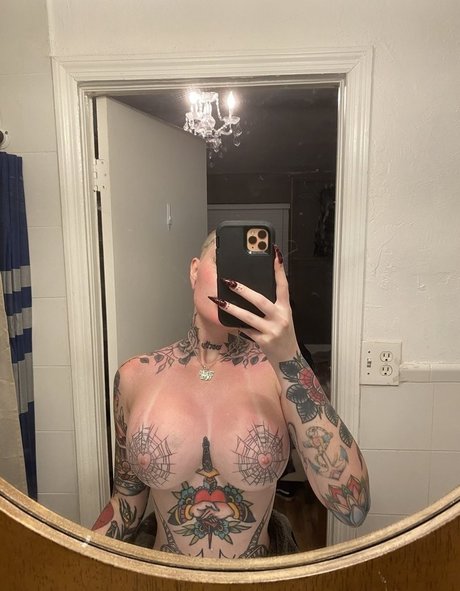 Embodoe beautiful pornstar photo