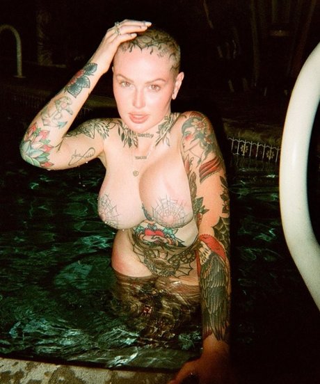 Embodoe xxx pornstar gallery