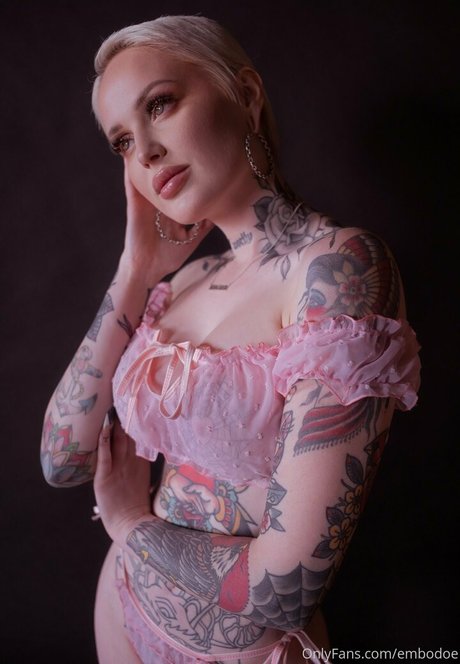 Embodoe nude star pic