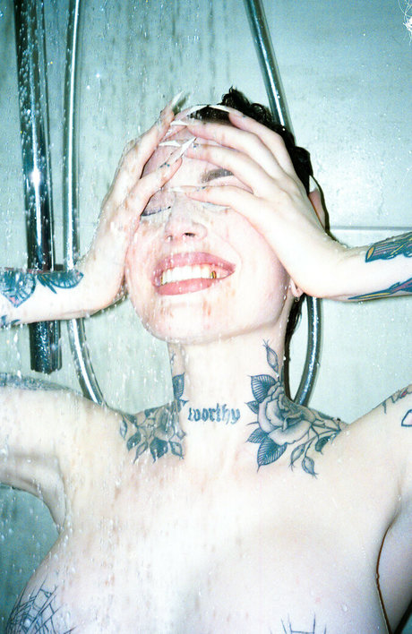 Embodoe model naked galleries