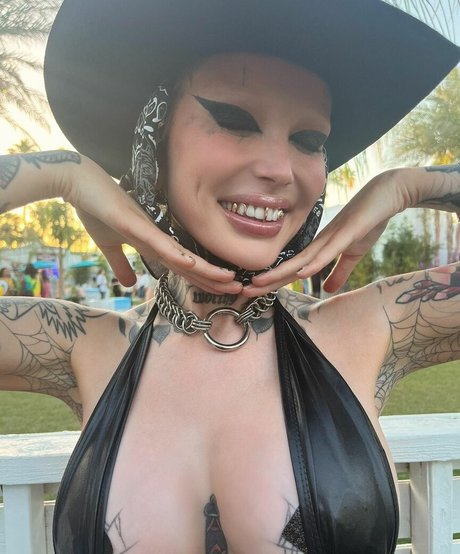 clothed onlyfans exclusive picture