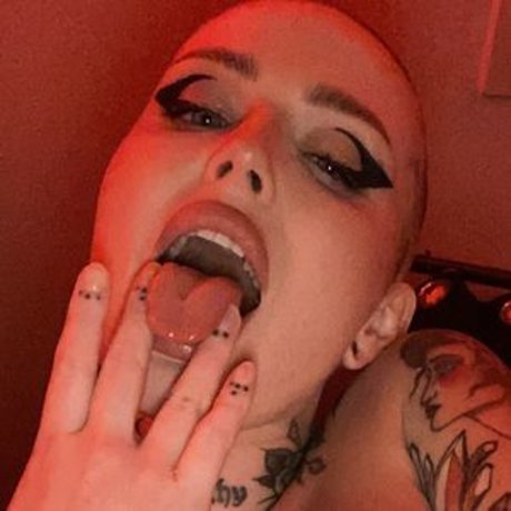 Embodoe pornstar sexy pictures