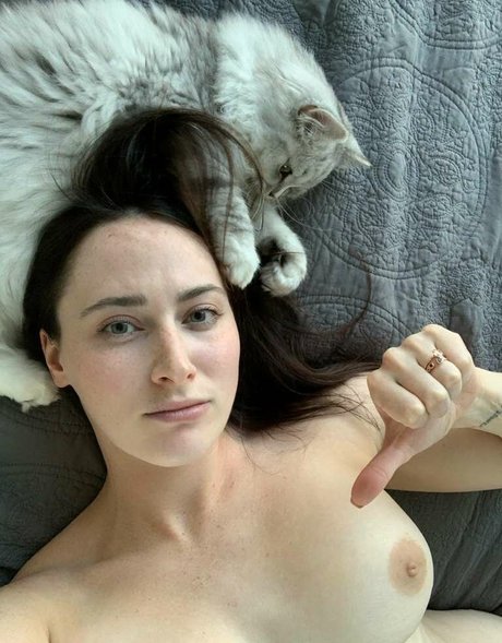 Isla David model top pic