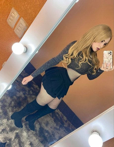 stephanie scarleth sexy actress photo