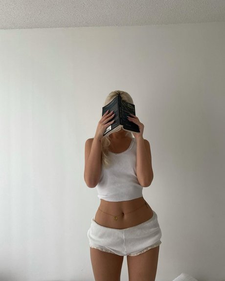 dark skin onlyfans hot image