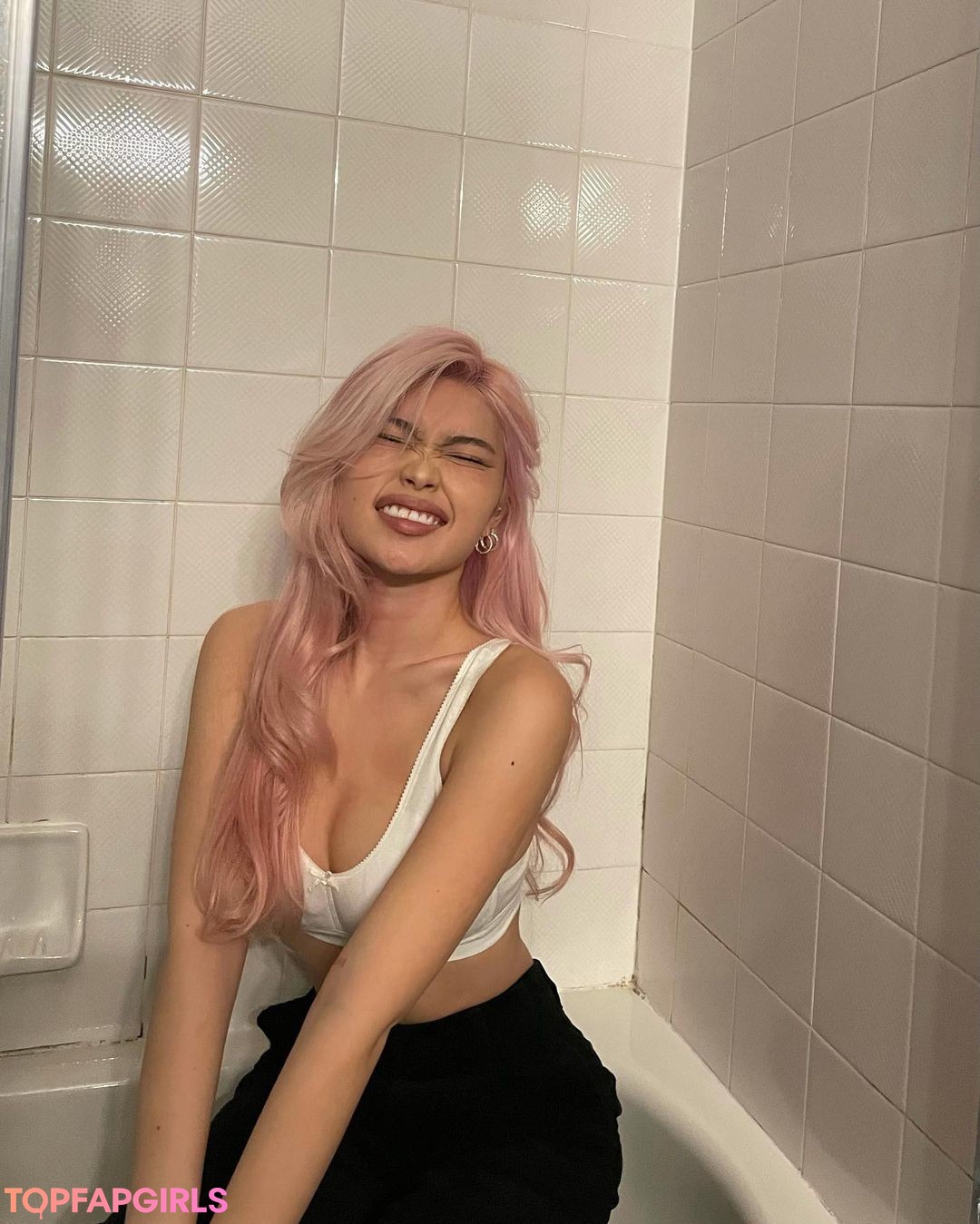chubby nude onlyfans free sex image