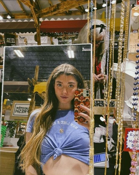 _Brooklyn Babe hot actress pictures