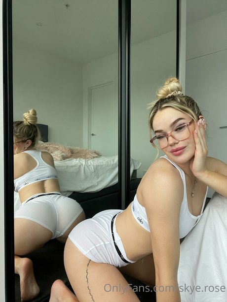 Aussie Barbie pornographic model img