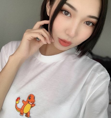 Ninja Vi model nude image