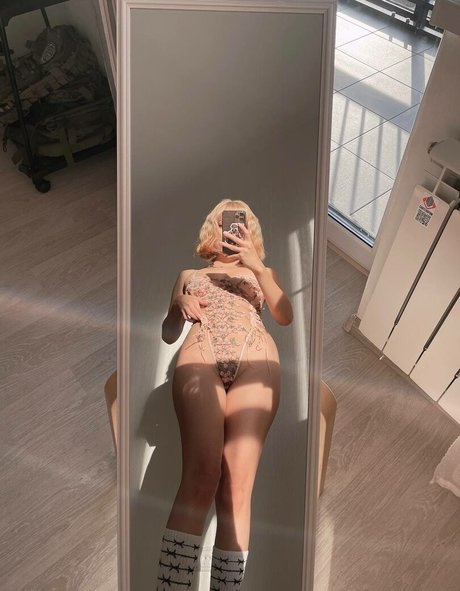 Ninja Vi model porn galleries