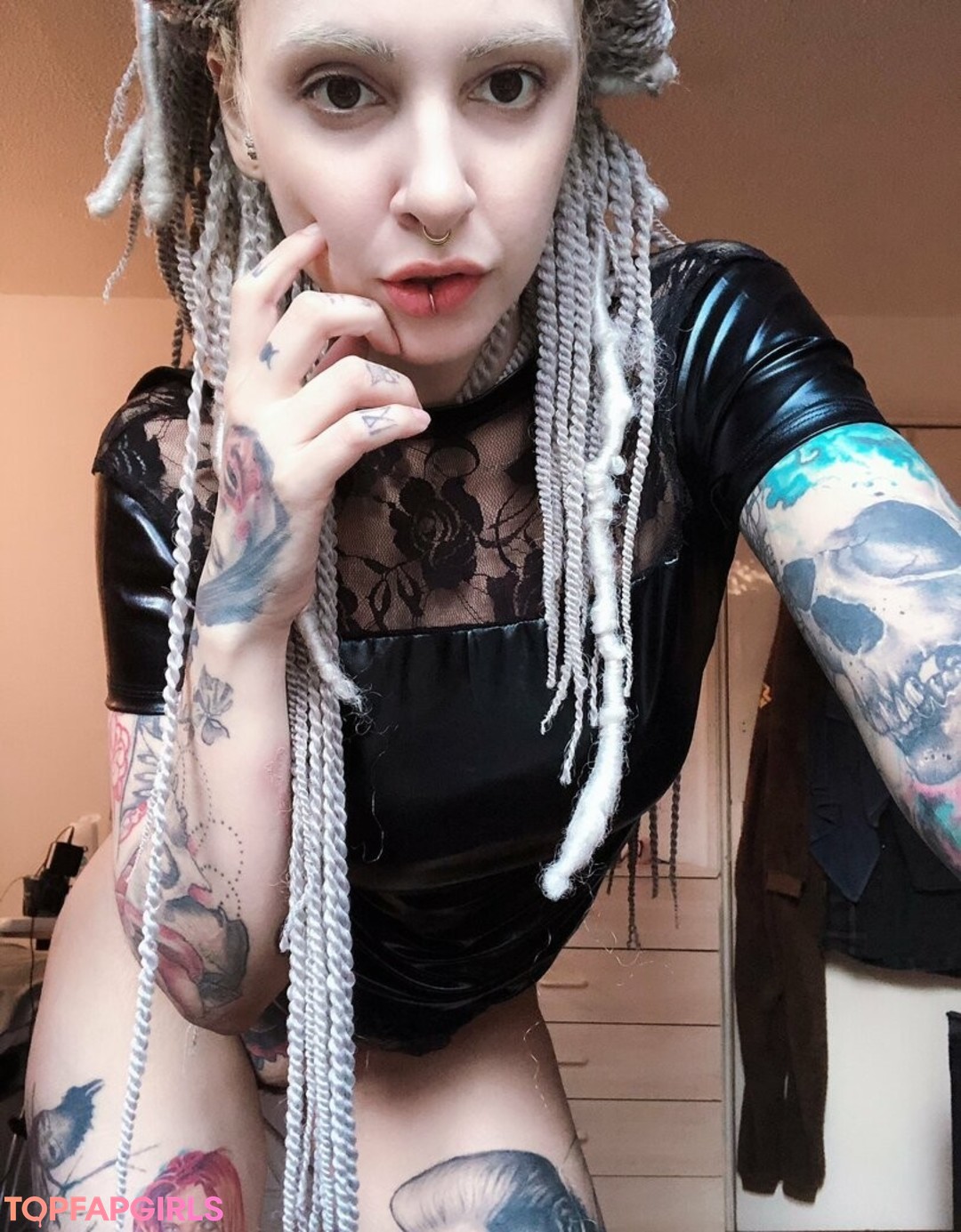 vanpsuicide nudes model archive