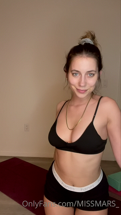 Miss Mars adult model picture