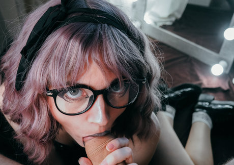 yourbabyvillian sexy model picture