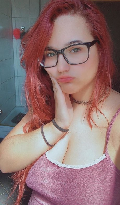 Niniitard star nude pic