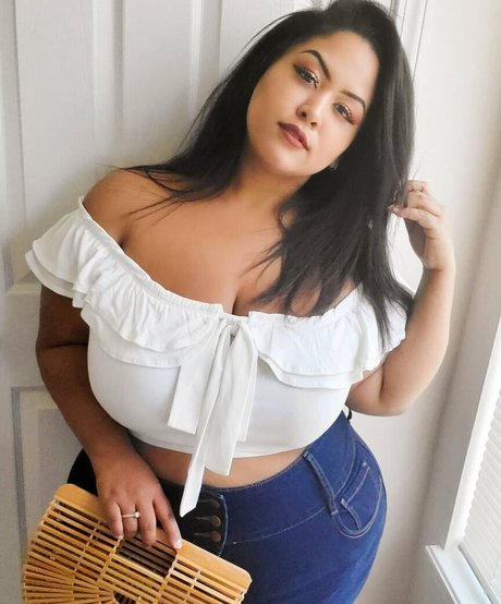 uilanibabe nude model archive