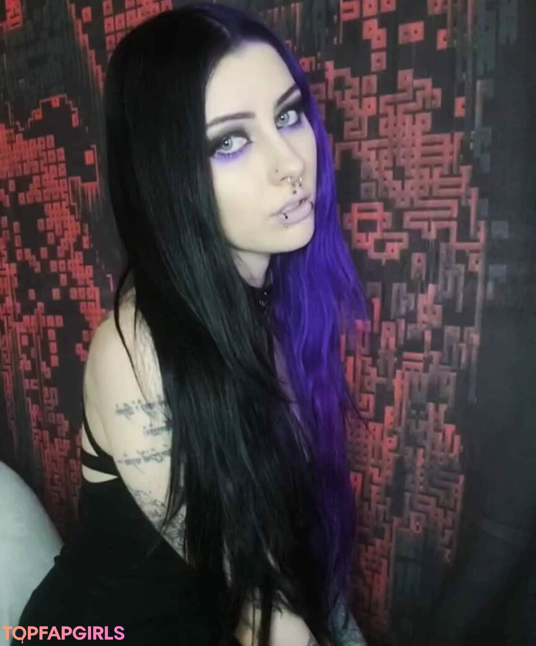 LadySurvival erotic pornstar pictures