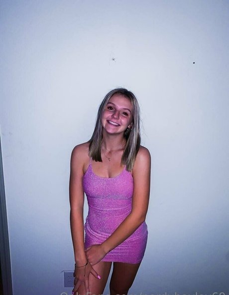 nerdyhayley69 nudes model image