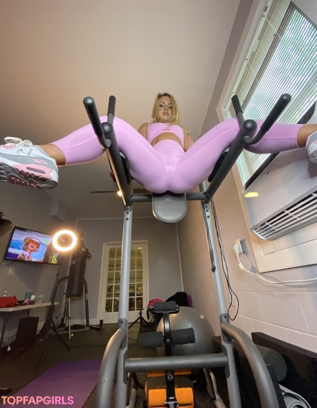 Fit Faith naked model gallery