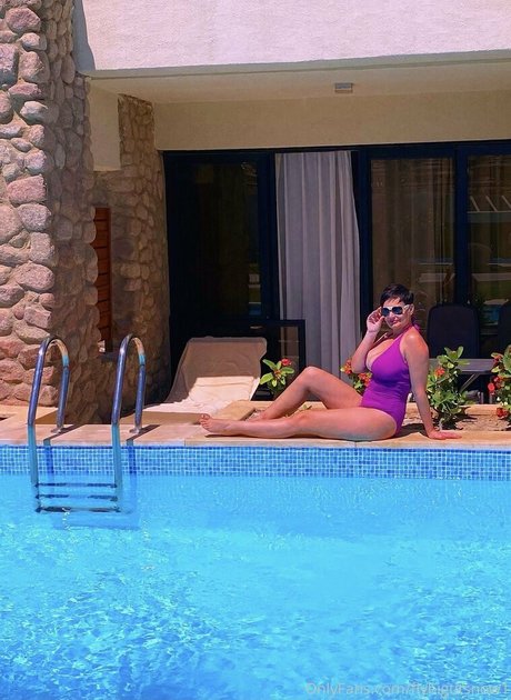 girlwithhugecleavage nude star pics