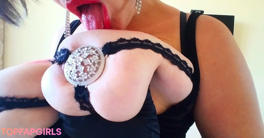 girlwithhugecleavage star free pics