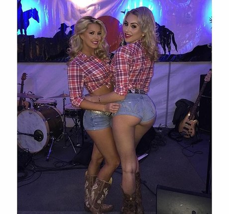 khloete model nude photo